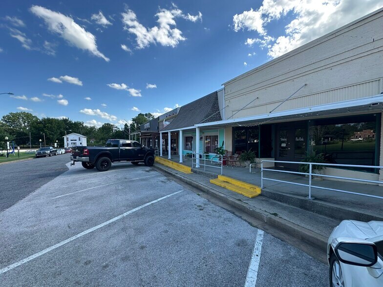 More Photos Of 190 S Commerce St, Frankston Restaurant For Sale
