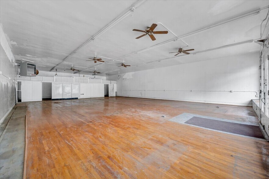 More Photos Of 2302 Melrose Ave NW, Roanoke Flex For Lease