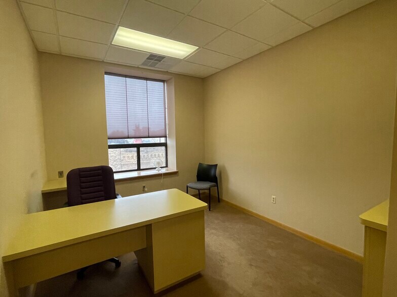More Photos Of 600 S Main St, Oshkosh Office For Lease