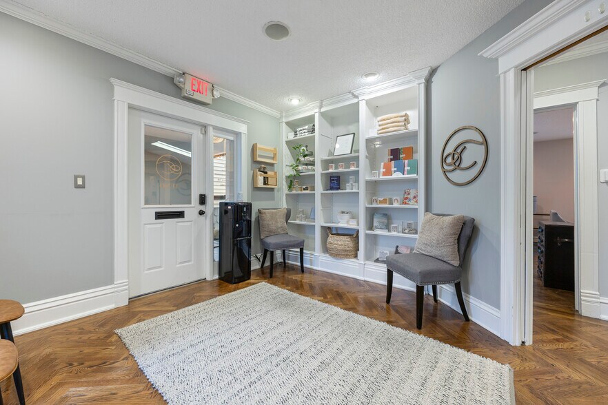 More Photos Of 121 N Washington St, Naperville Office For Lease