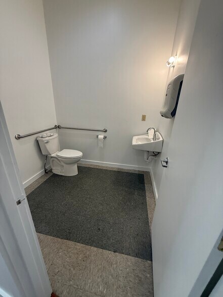 More Photos Of 5423 Penn Ave, Pittsburgh Office For Sale