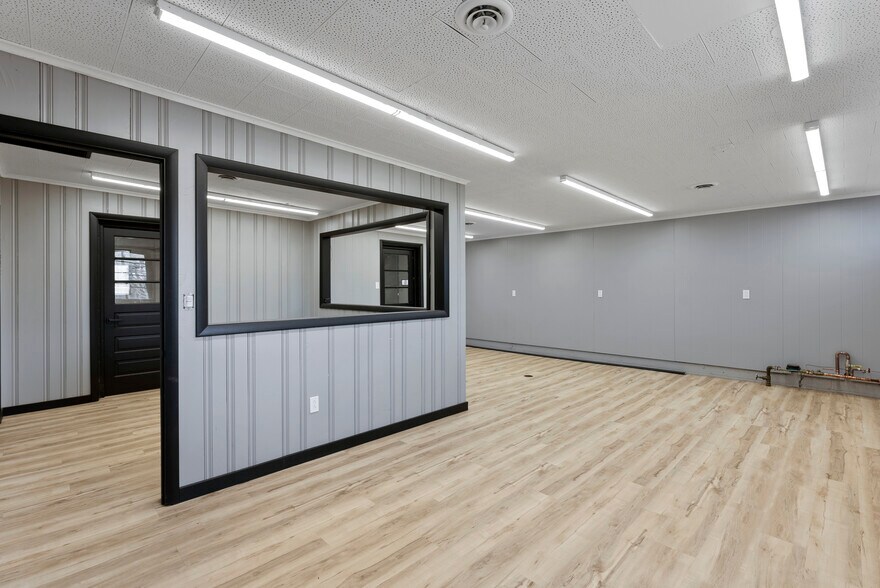 More Photos Of 5 Webb St, Windsor Locks Manufacturing For Lease