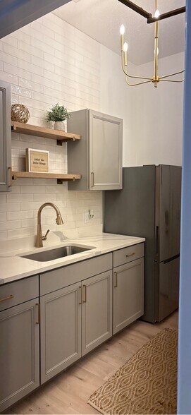 More Photos Of 138 Eagle Dr, O'Fallon Office For Lease