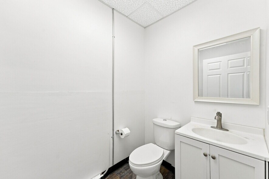 More Photos Of 615-619 Commerce Rd, Richmond Office For Lease
