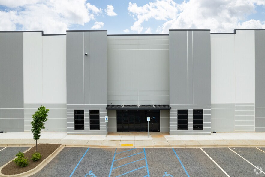 More Photos Of 915 Victor Hill Rd, Greer Warehouse For Sale