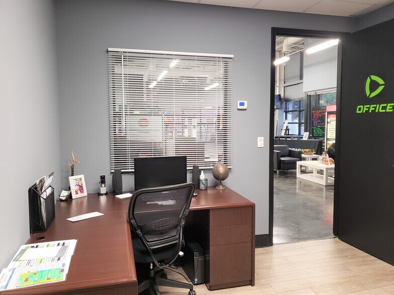 More Photos Of 7840 Roswell Rd, Sandy Springs Office For Sale