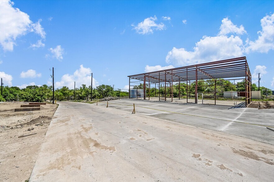 More Photos Of 10020 Darden Hill Rd, Austin Light Distribution For Lease