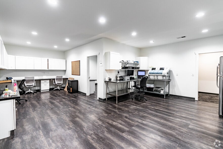 More Photos Of 610 Cave Mill Rd, Bowling Green Medical For Lease