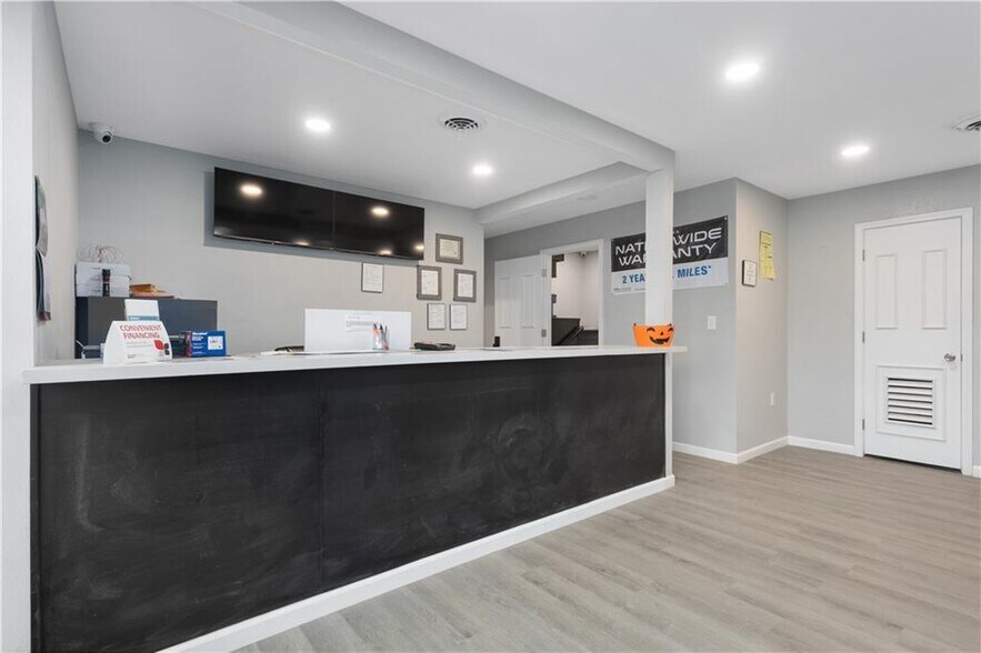 More Photos Of 3709 Pickett Rd, Saint Joseph Auto Repair For Sale