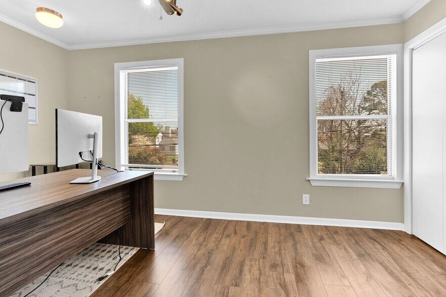 More Photos Of 313 E Charnwood St, Tyler Office For Lease