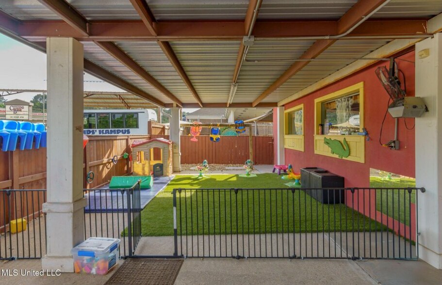 More Photos Of 1042 Hwy 42, Sumrall Daycare Center For Sale