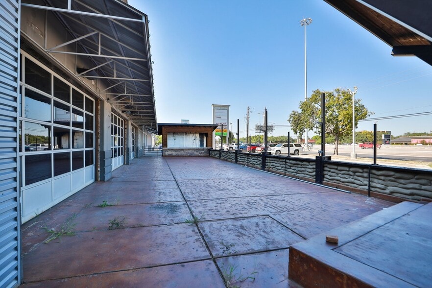 More Photos Of 12802-12808 Gulf Fwy, Houston Unknown For Lease