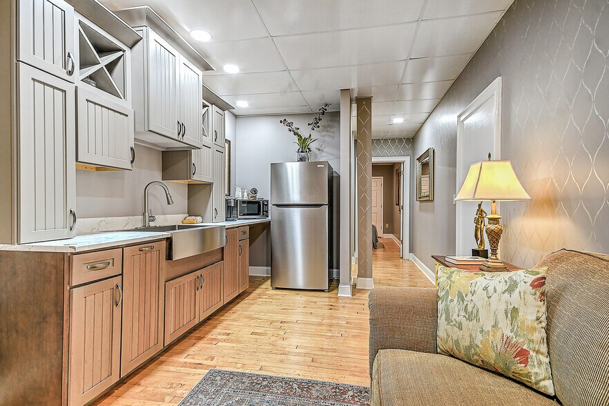 More Photos Of 220 Broad St, Kingsport Flex For Sale