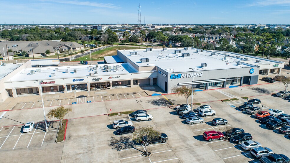 More Photos Of 8470-8592 N Highway 6, Houston Unknown For Lease