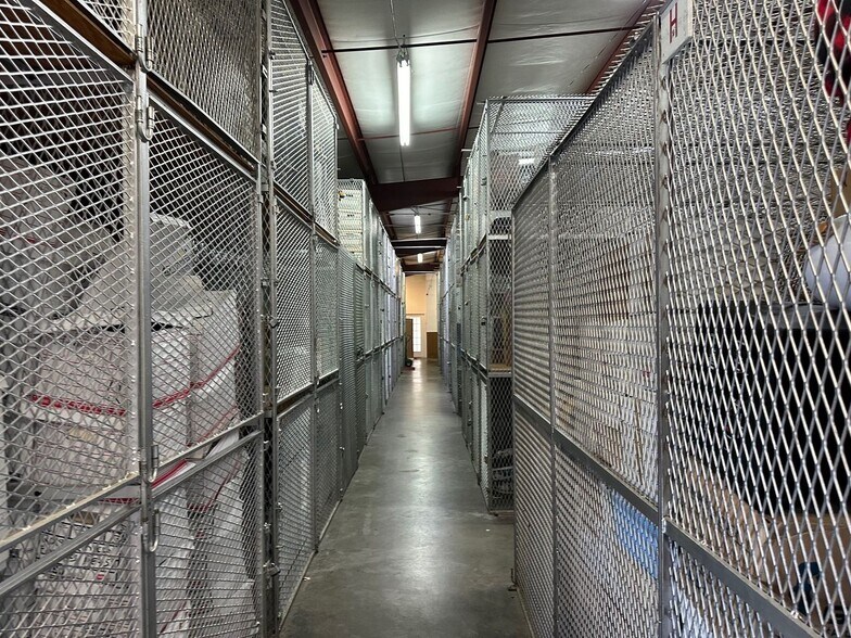 More Photos Of 3945 Sawyer Rd, Sarasota Self Storage For Sale