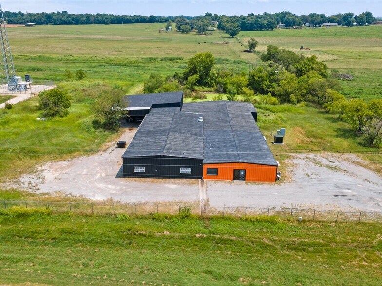 More Photos Of 700 N Main St, Lexington Warehouse For Lease