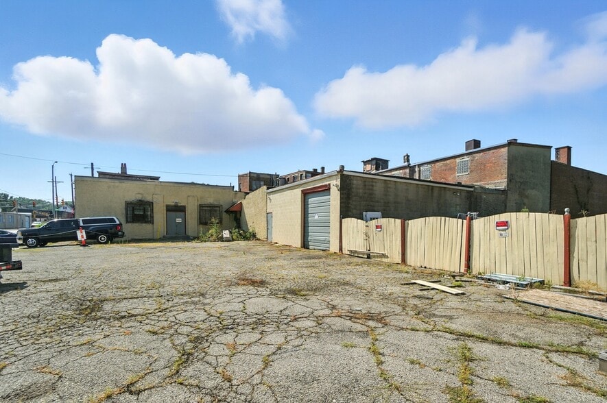 More Photos Of 6105-6117 Vine St, Cincinnati Storefront Retail Residential For Sale