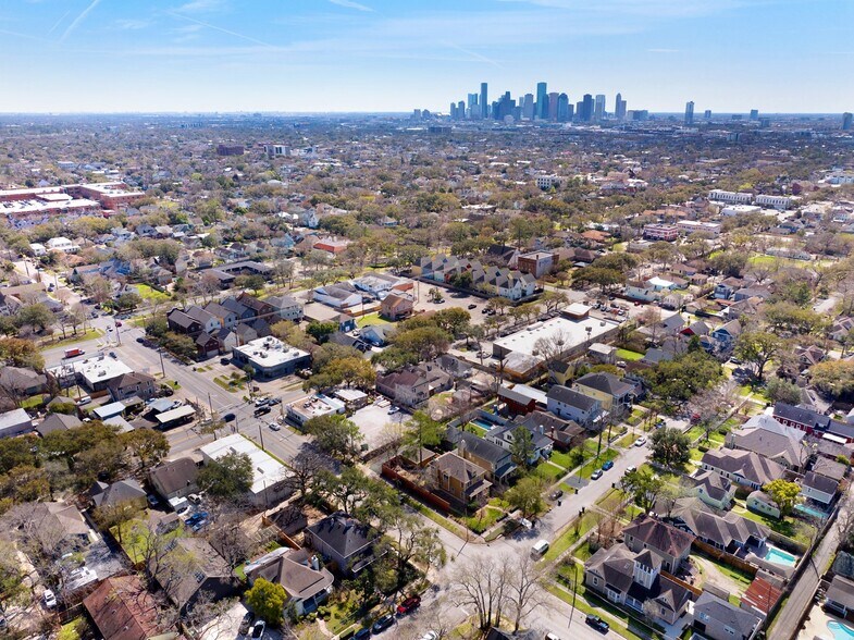 More Photos Of 1333-1335 Yale St, Houston General Retail For Sale