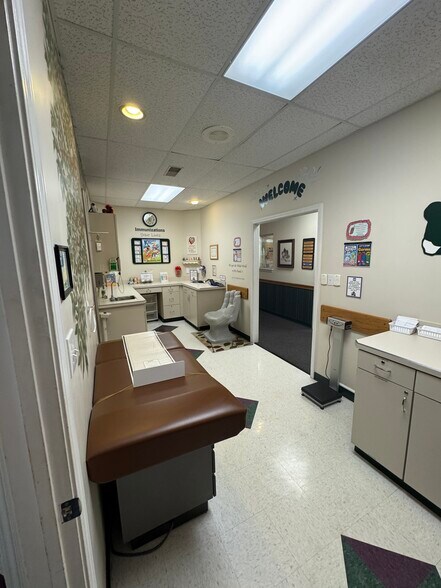 More Photos Of 71 Mack Walters Rd, Shelbyville Medical For Lease