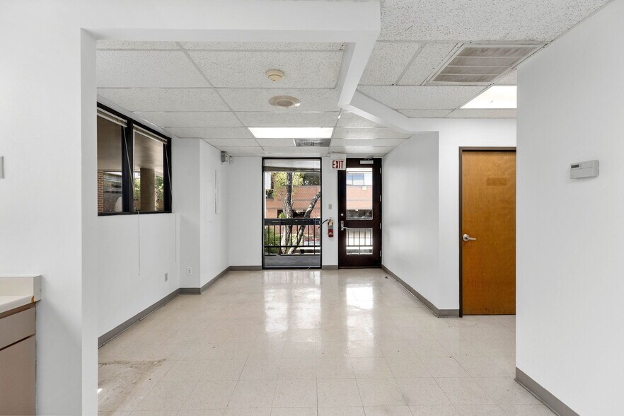 More Photos Of 7418 John Smith, San Antonio Loft Creative Space For Lease
