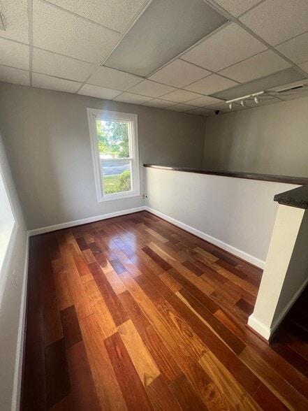 More Photos Of 1211-1221 Mall Dr, Richmond Office For Lease