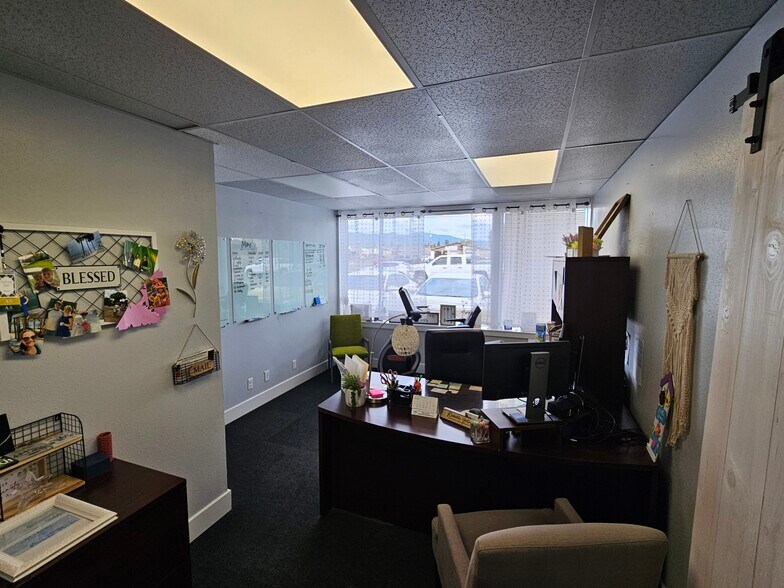 More Photos Of 717 Vandercook Way, Longview Storefront For Lease