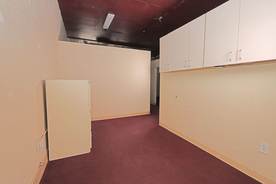 More Photos Of 303 E Main St, Humble Office For Lease