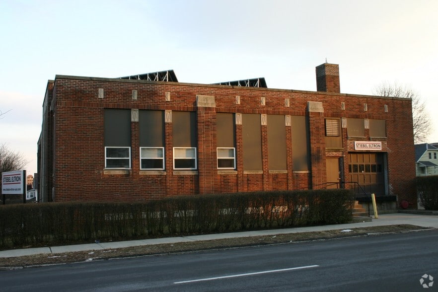 More Photos Of 242 Suffolk St, Holyoke Light Manufacturing For Sale