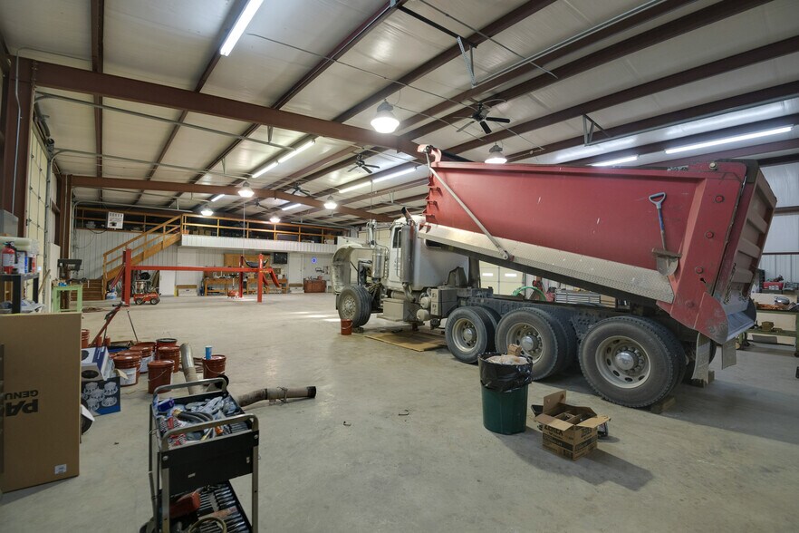 More Photos Of 2533 Highway 41A S, Shelbyville Showroom For Sale