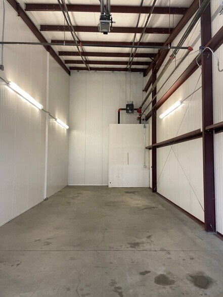 More Photos Of 3656 Stagecoach Rd, Longmont Warehouse For Sale