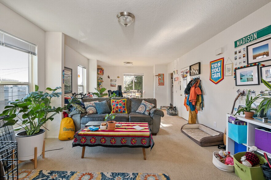 More Photos Of 1010 N 45th St, Seattle Apartments For Sale