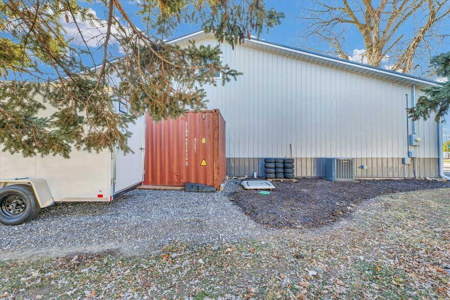 More Photos Of 109 Front St, Mansfield Industrial For Sale