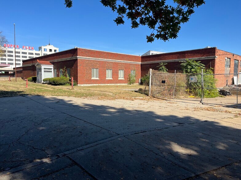 More Photos Of 123 Belmont Blvd, Kansas City Warehouse For Sale