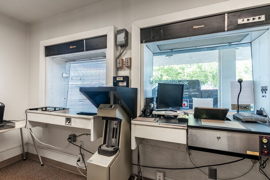 More Photos Of 890 W Lacey Blvd, Hanford Bank For Sale