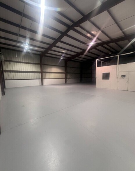 More Photos Of 913 Edwards Rd, Fort Pierce Warehouse For Lease