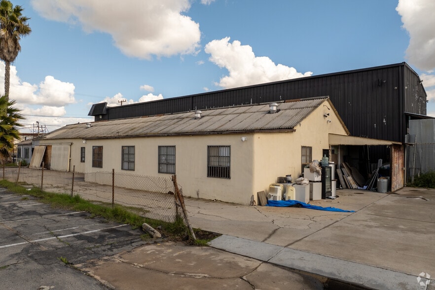 More Photos Of 2772-2820 Norton Ave, Lynwood Manufacturing For Lease