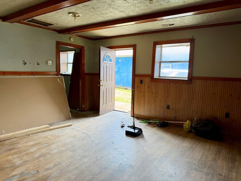 More Photos Of 484 Route 302, West Van Lear Specialty For Sale
