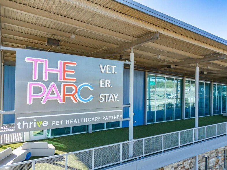 More Photos Of 4801 West Fwy, Fort Worth Veterinarian Kennel For Sale