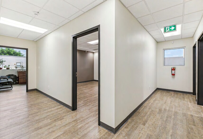 More Photos Of 4 Pine St N, Thorold Veterinarian Kennel For Sale