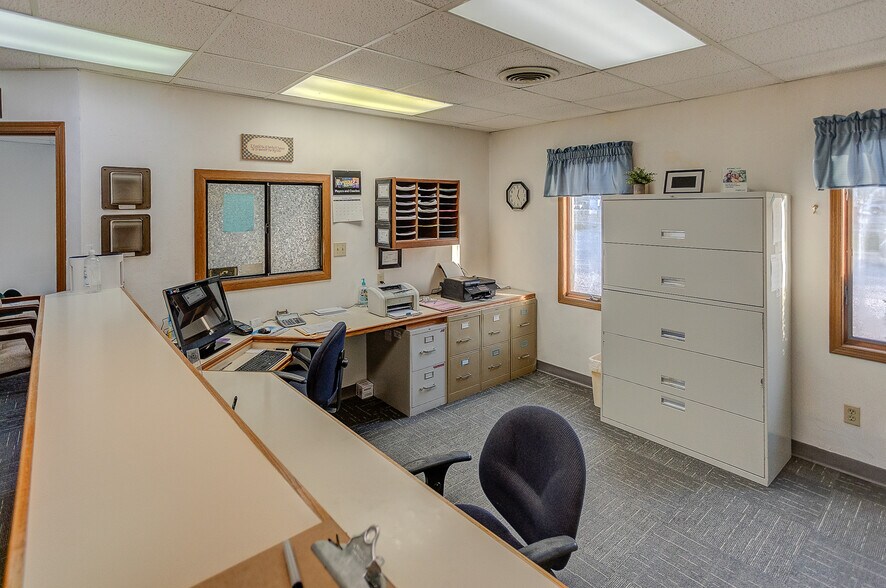 More Photos Of 607 E Lyons St, Marissa Medical For Sale