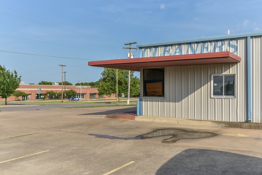 More Photos Of 124 Faircrest Dr, Cleburne Freestanding For Lease