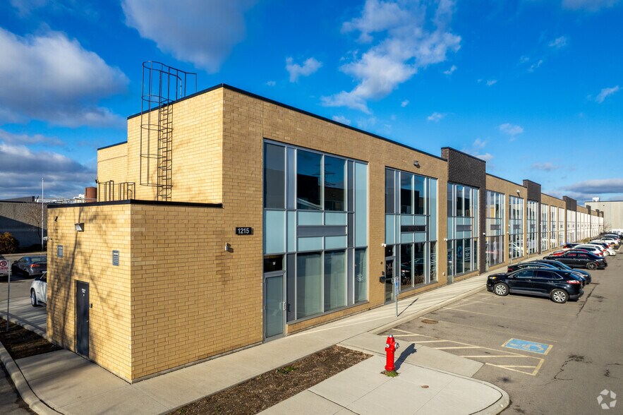 More Photos Of 1215 Queensway E, Mississauga Warehouse For Sale