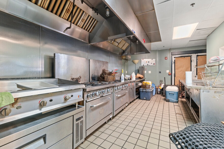 More Photos Of 429 N Eutaw St, Baltimore Office For Sale