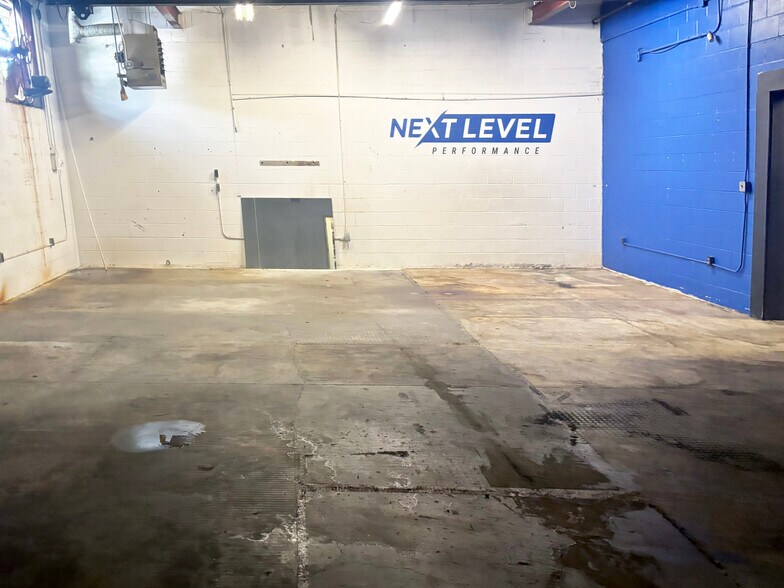 More Photos Of 6068 Baumgartner Industrial Dr, Mehlville Warehouse For Sale