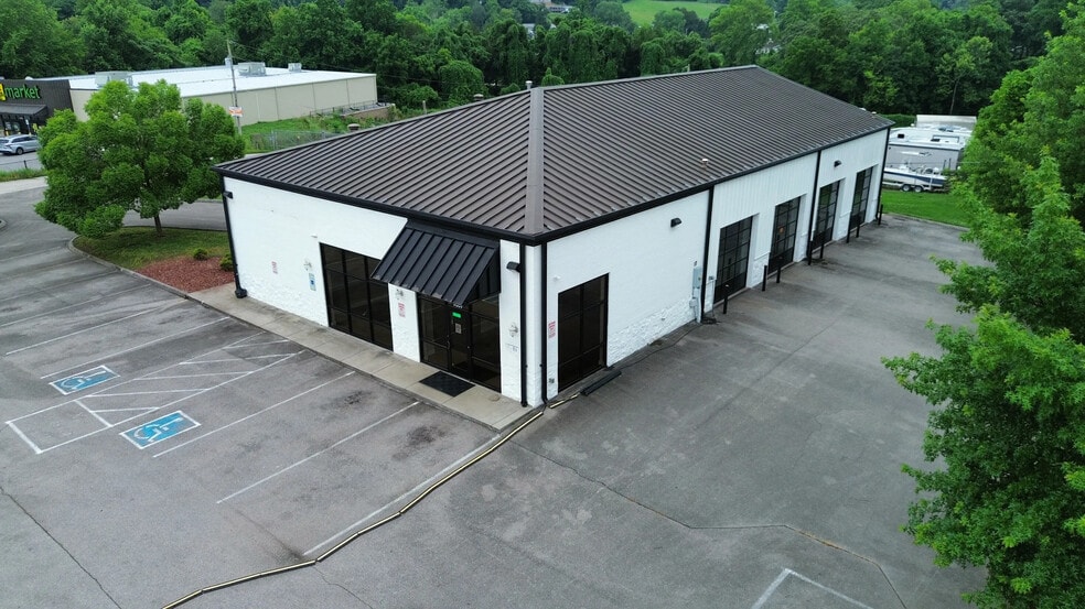 Primary Photo Of 9009 Oak Ridge Hwy, Knoxville Auto Repair For Lease