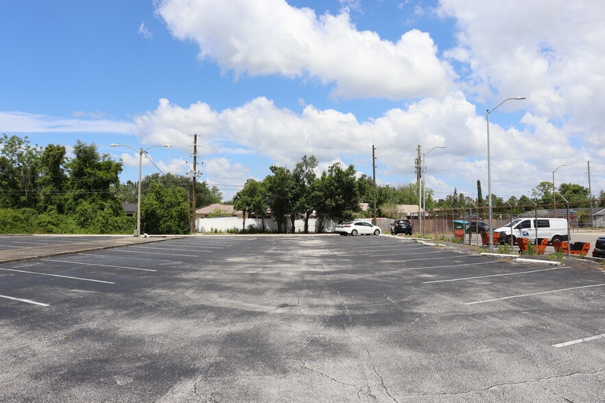 More Photos Of 940 Deltona Blvd, Deltona Bank For Sale