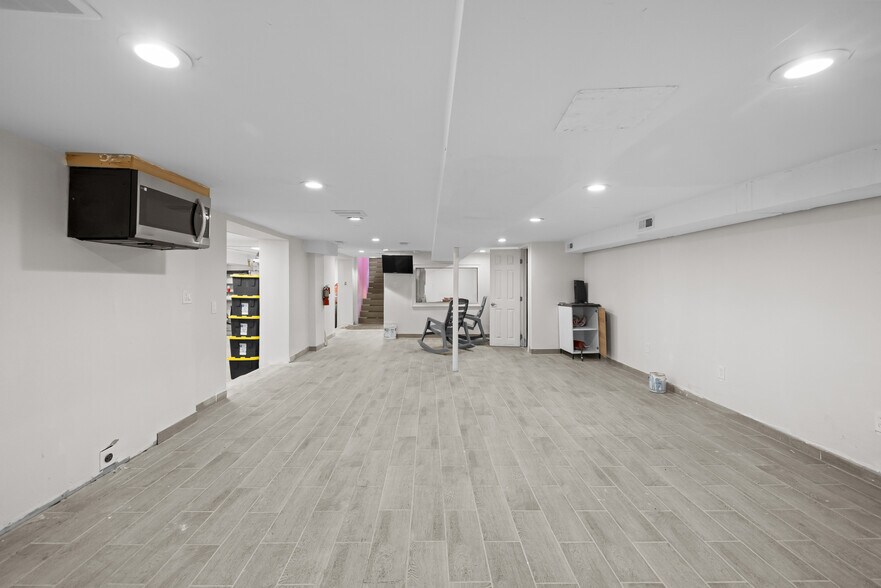 More Photos Of , Washington General Retail For Sale