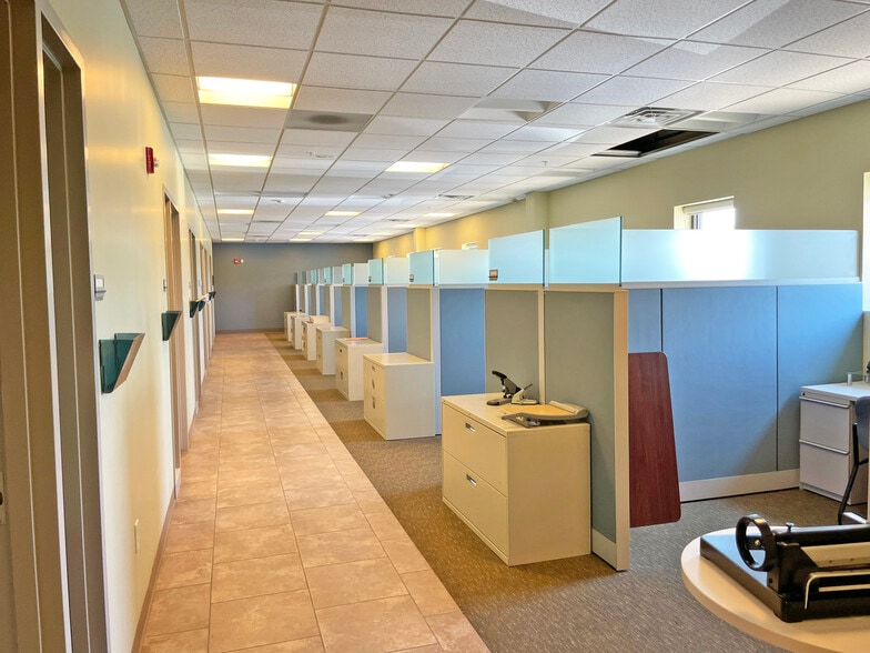 More Photos Of 669 E Industrial Park Dr, Manchester Light Manufacturing For Lease