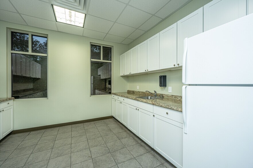 More Photos Of 901 Old Trolley Rd, Summerville Medical For Lease