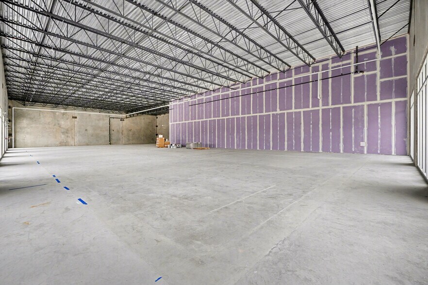 More Photos Of 3520 E Walnut St, Pearland General Retail For Lease